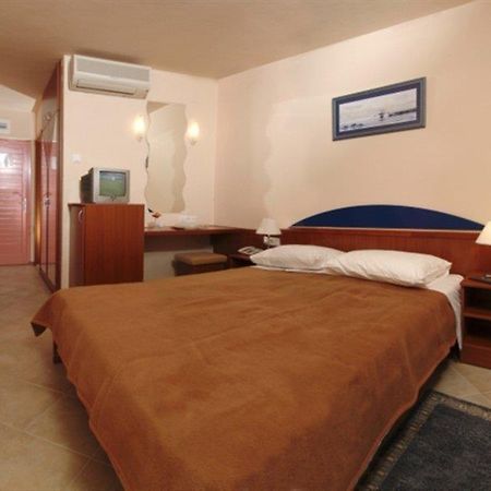 Brzet Hotel Omiš Екстериор снимка